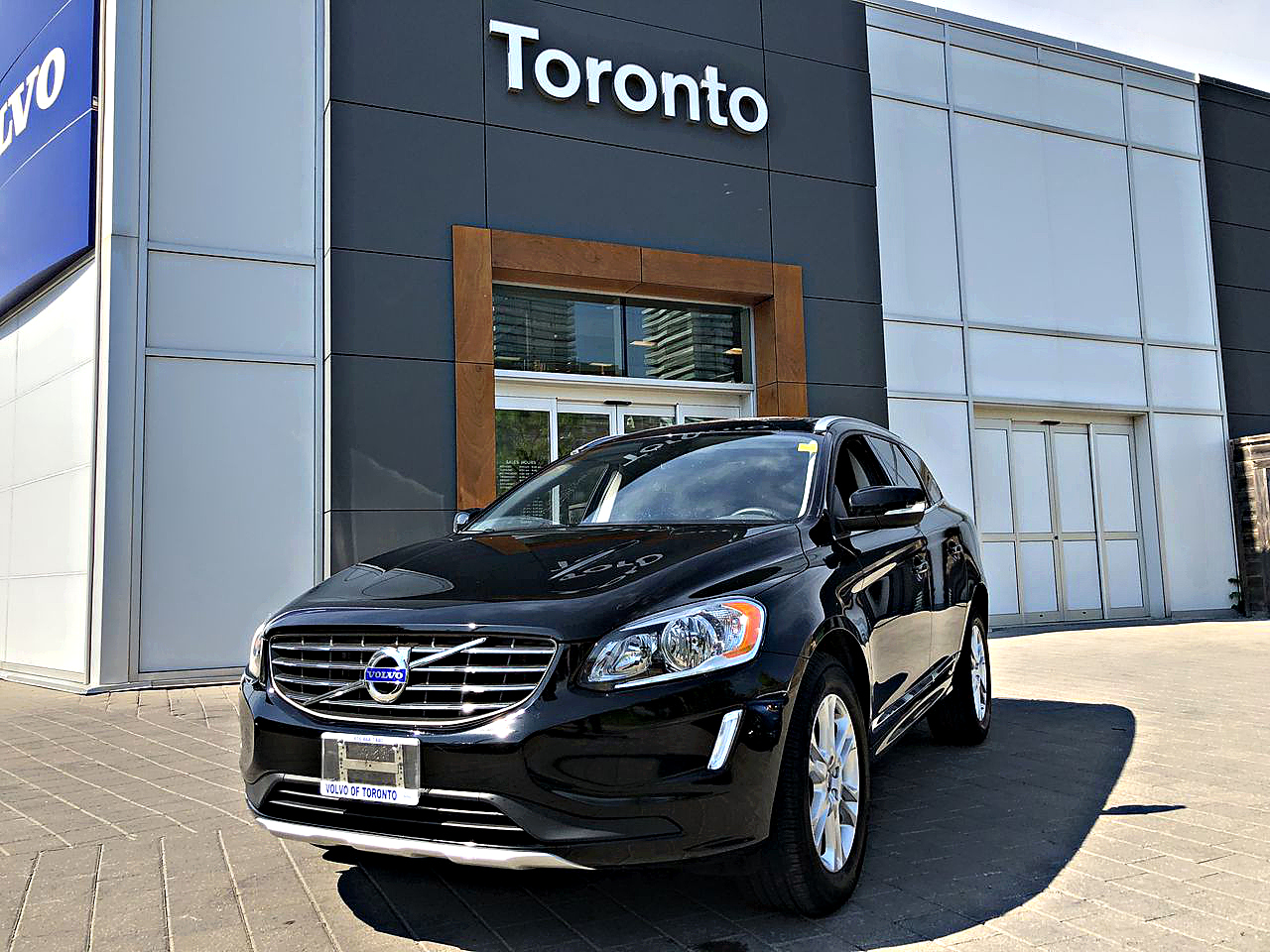 2016 Volvo XC60 in Toronto, Ontario, 99,999